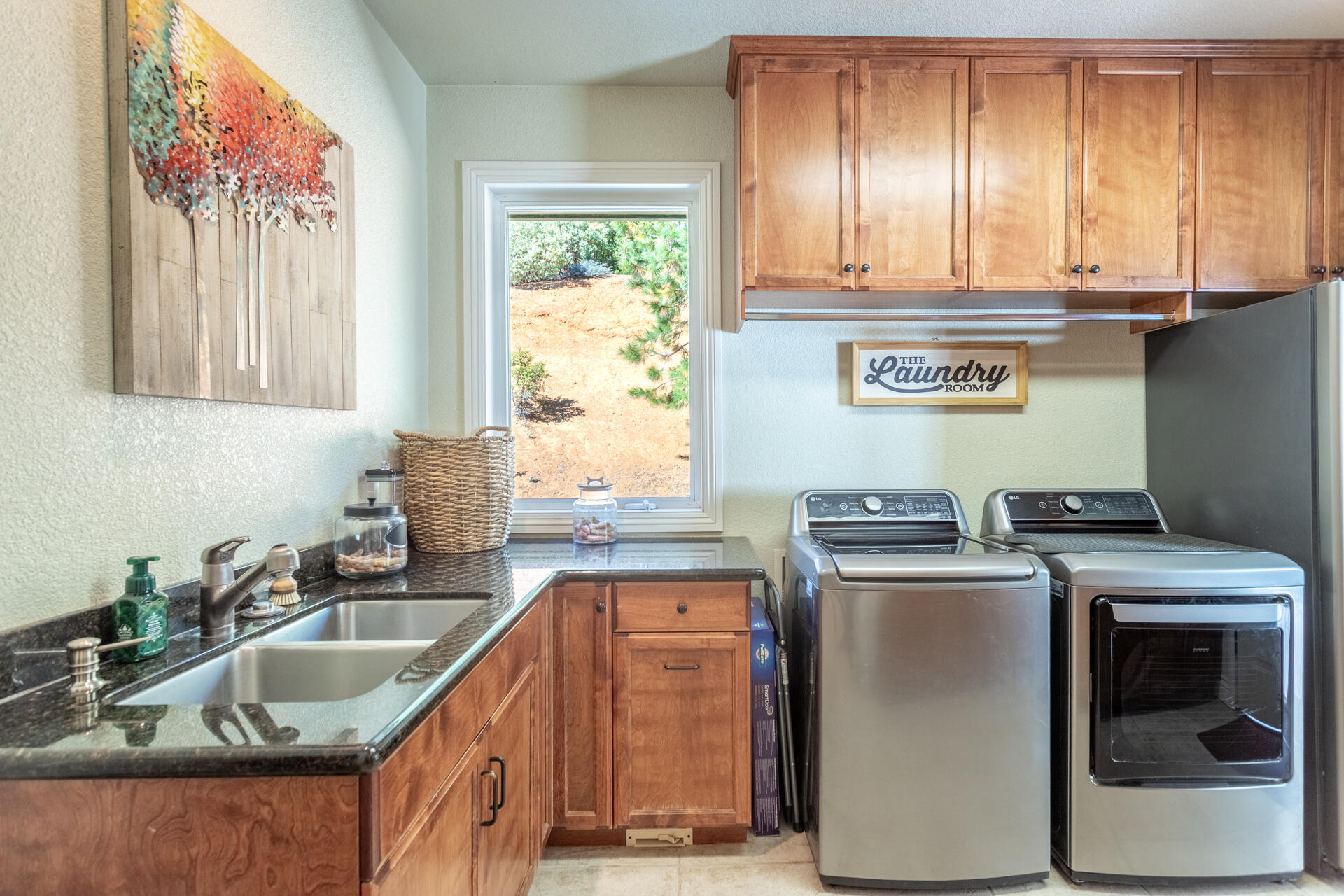19200 Mountain Maple Road Lakehead, CA 96051 - Photo 27 of 42 Laundry Room