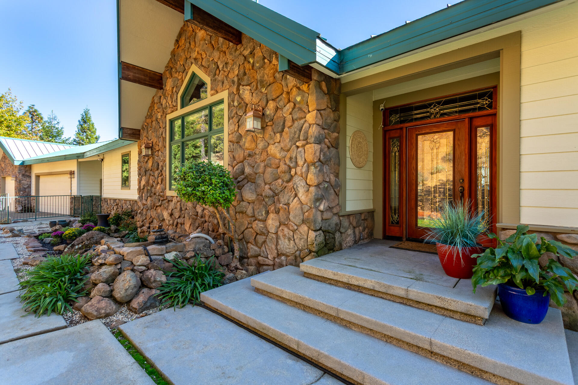 19200 Mountain Maple Road Lakehead, CA 96051 - Photo 3 of 42 Front Porch