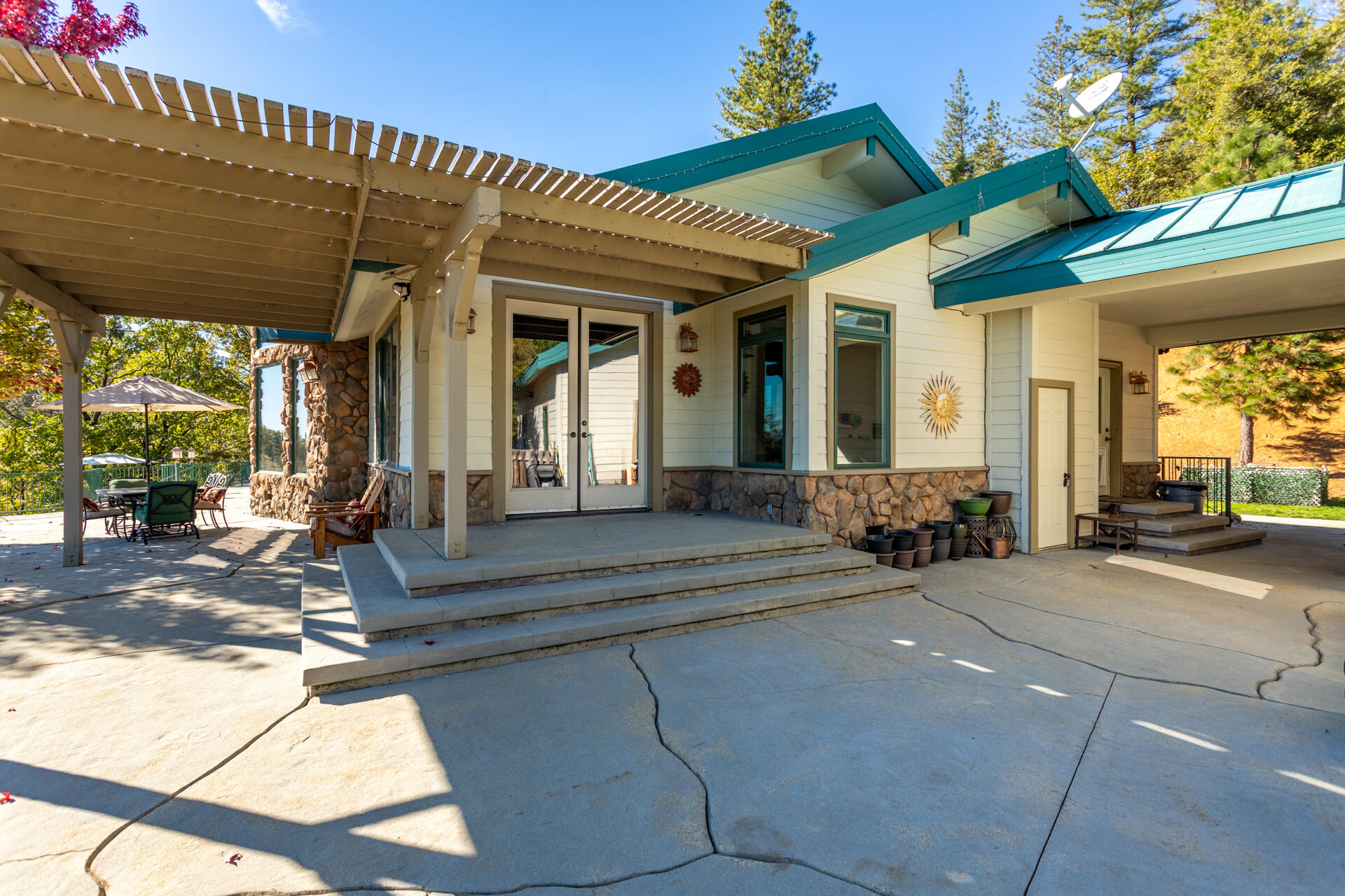 19200 Mountain Maple Road Lakehead, CA 96051 - Photo 34 of 42 Covered Patio
