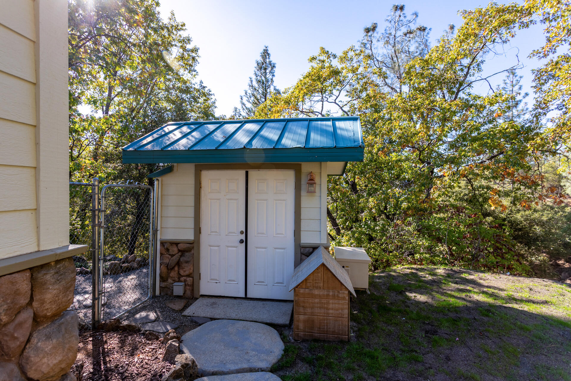 19200 Mountain Maple Road Lakehead, CA 96051 - Photo 35 of 42 Well House