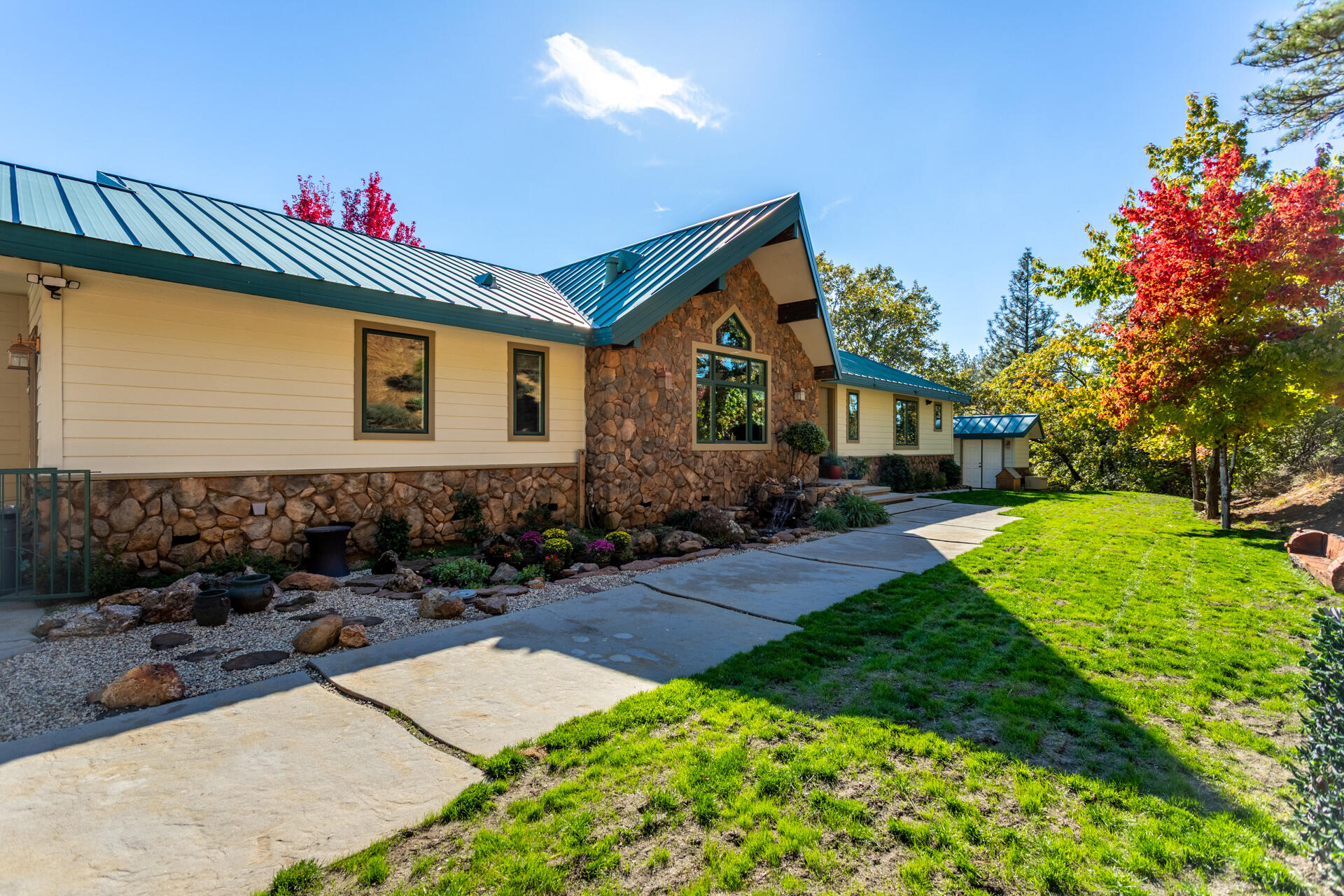 19200 Mountain Maple Road Lakehead, CA 96051 - Photo 38 of 42 Front