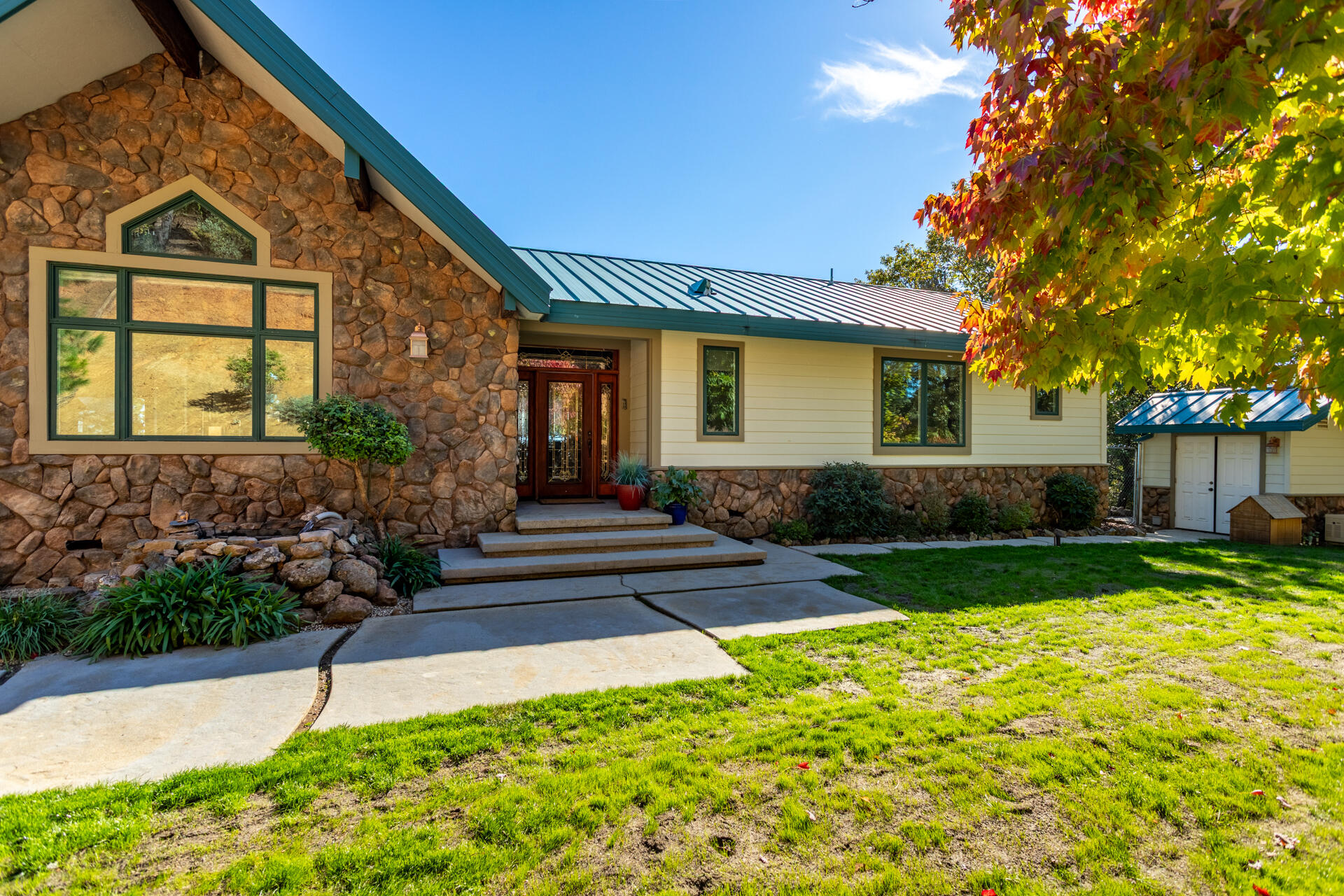 19200 Mountain Maple Road Lakehead, CA 96051 - Photo 42 of 42 Front