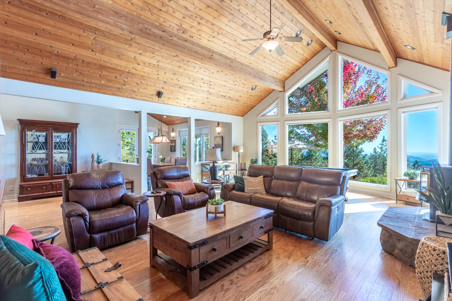 19200 Mountain Maple Road Lakehead, CA 96051 - Photo 6 of 42 Living Room 3