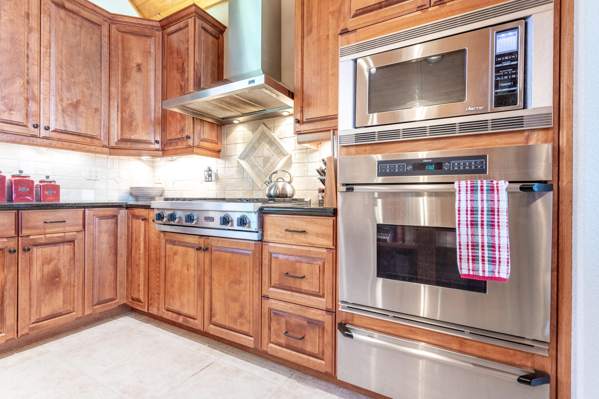 19200 Mountain Maple Road Lakehead, CA 96051 - Photo 9 of 42 High-End Appliances