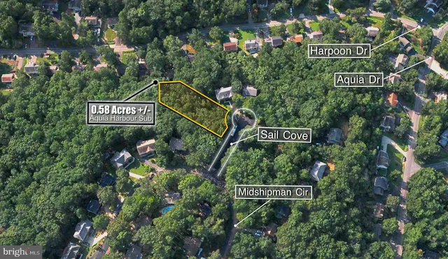 a sign that is sitting on a pole