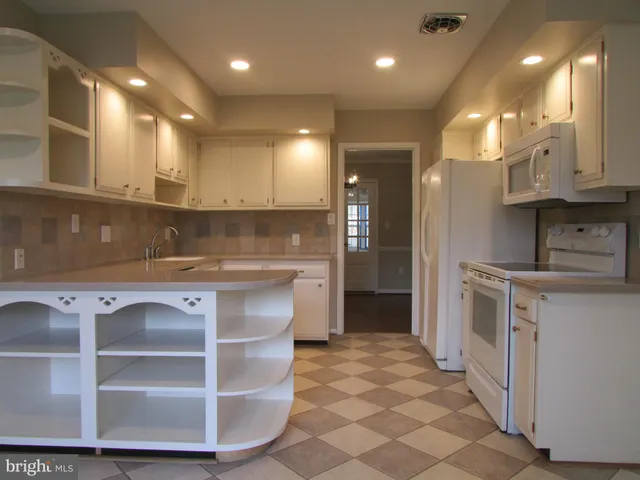 $3,850 | 11348 Vale Road, Oakton, VA 22124