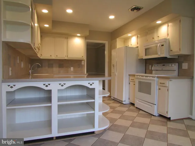 $3,850 | 11348 Vale Road, Oakton, VA 22124