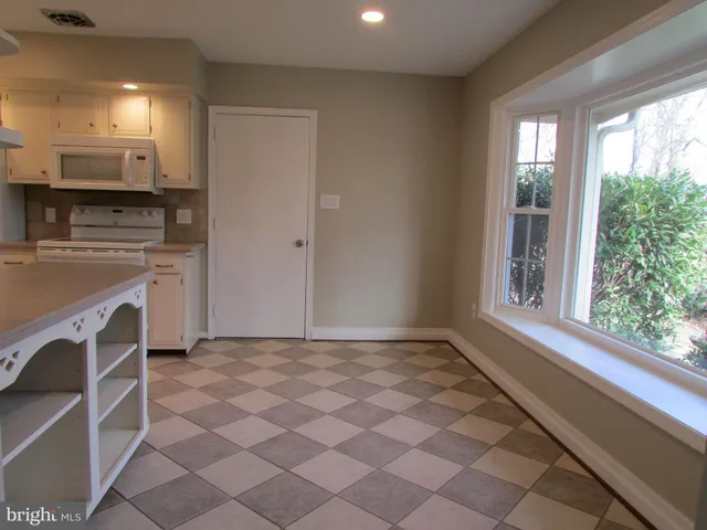 $3,850 | 11348 Vale Road, Oakton, VA 22124