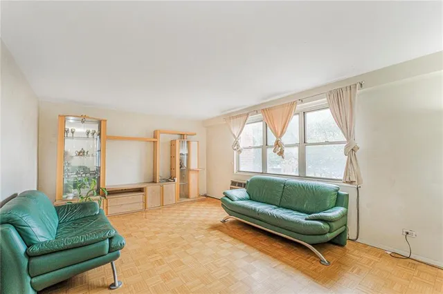 $468,000 | 2483 West 16th Street, Unit 3C | Gravesend