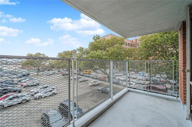 $468,000 | 2483 West 16th Street, Unit 3C | Gravesend