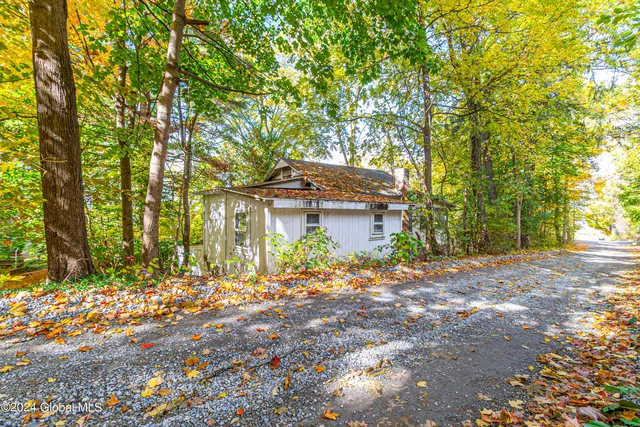 $990,000 | 1192 Highway 9P, Saratoga Springs, NY 12866