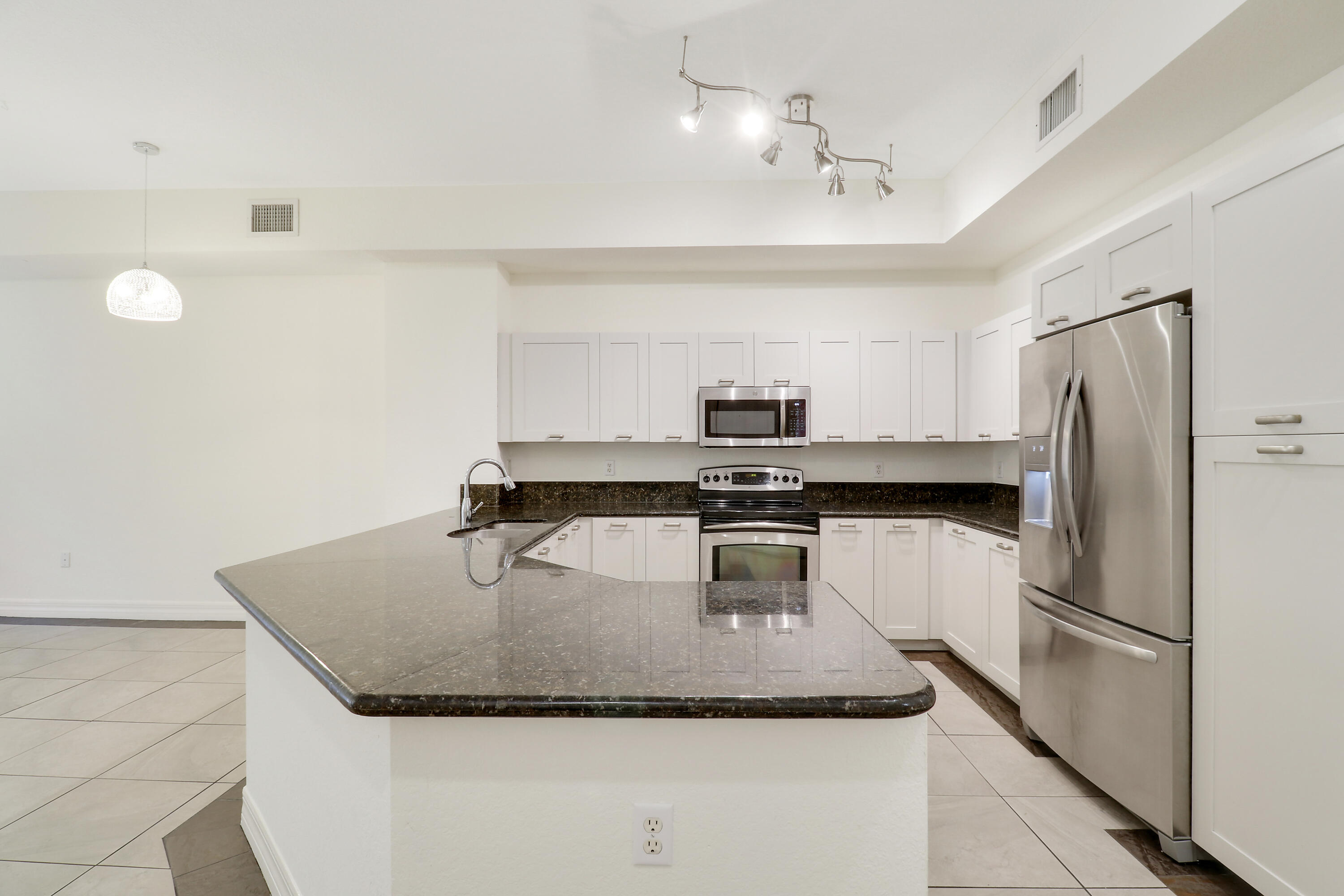 44 Southeast Sedona Circle, Unit 103 Stuart, FL 34994 - Photo 12 of 25 House-17