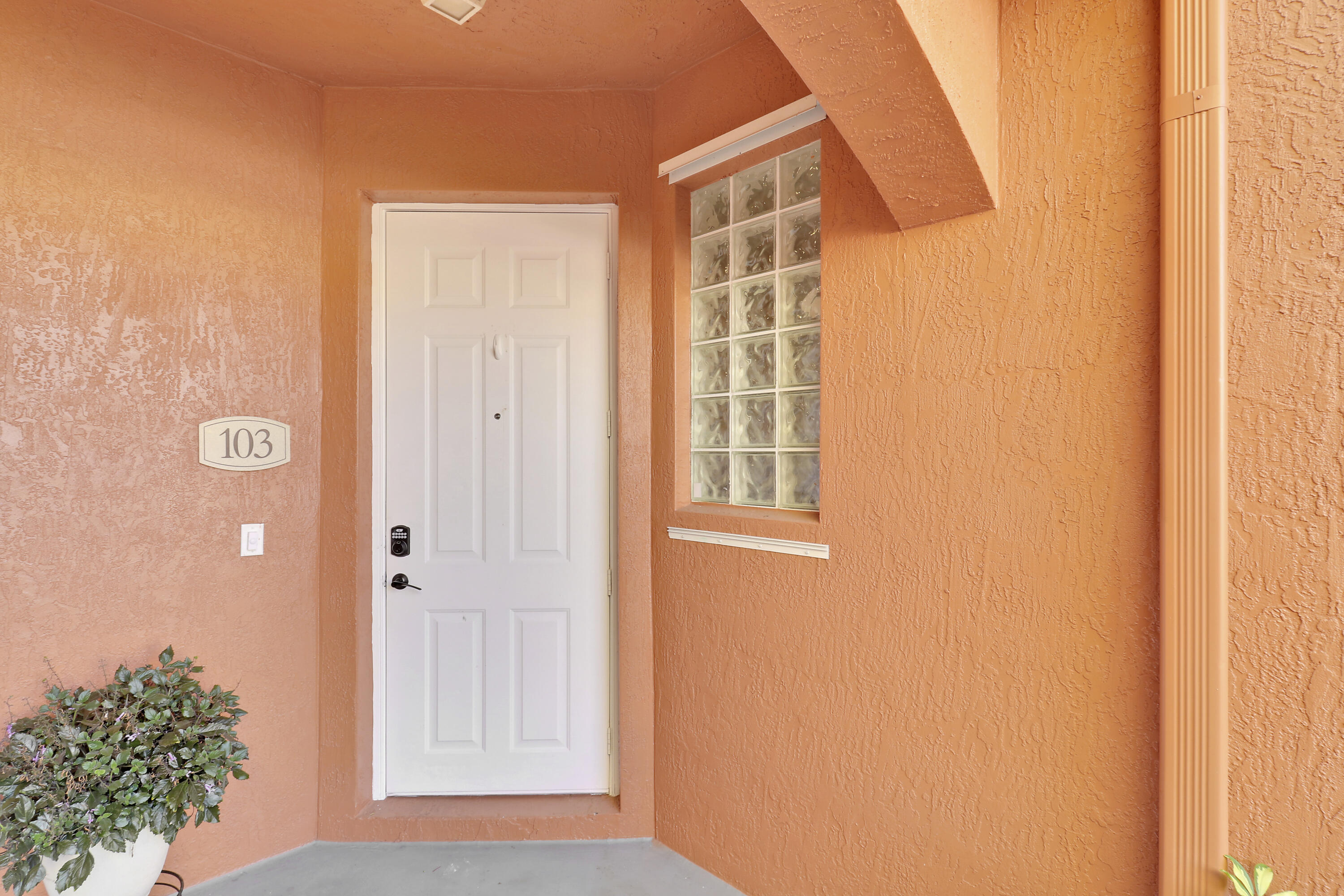 44 Southeast Sedona Circle, Unit 103 Stuart, FL 34994 - Photo 3 of 25 House-37