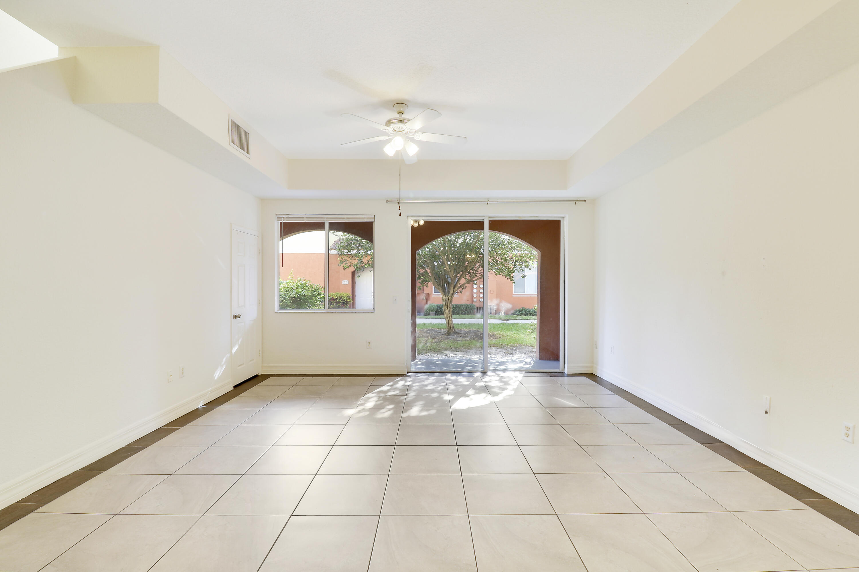 44 Southeast Sedona Circle, Unit 103 Stuart, FL 34994 - Photo 5 of 25 House-26
