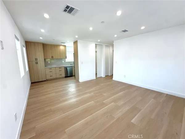 $3,500 | 1952 North Parish Place, Unit 202, Burbank, CA 91504