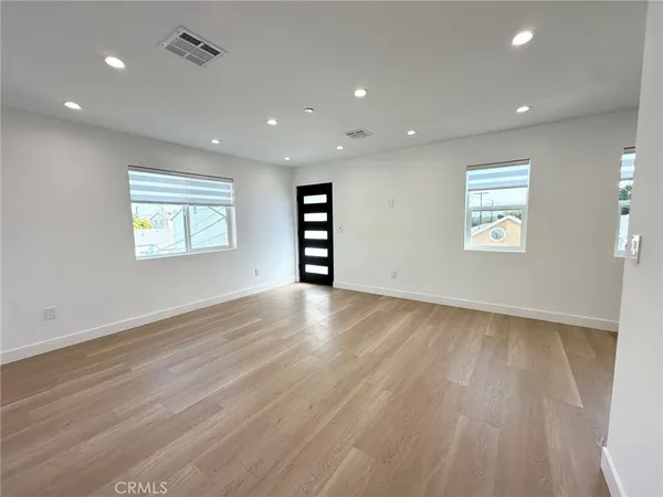 $3,500 | 1952 North Parish Place, Unit 202, Burbank, CA 91504