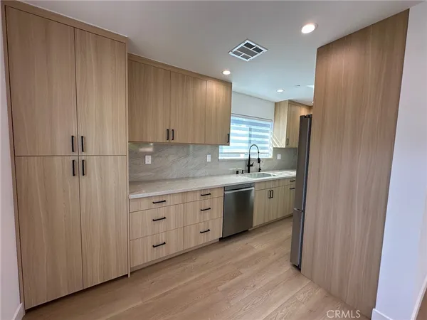 $3,500 | 1952 North Parish Place, Unit 202, Burbank, CA 91504