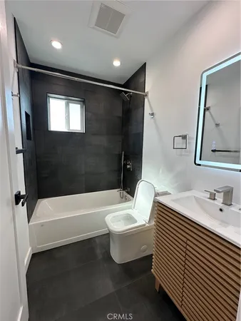 $3,500 | 1952 North Parish Place, Unit 202, Burbank, CA 91504