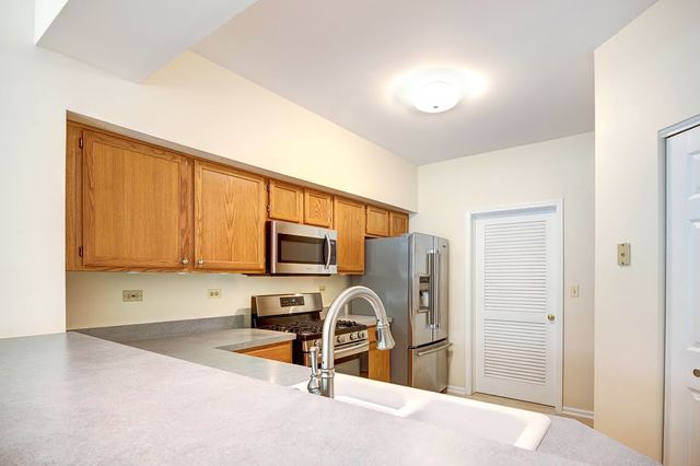 1025 Ripple Ridge Darien, IL 60561 - Photo 12 of 26