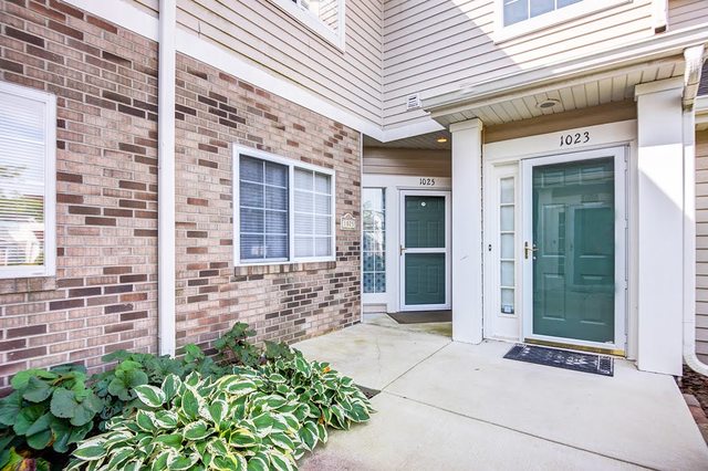 1025 Ripple Ridge Darien, IL 60561 - Photo 5 of 26