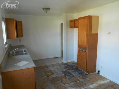 4307 Fleming Road Flint, MI 48504 - Photo 7 of 14 20111421-6.JPG