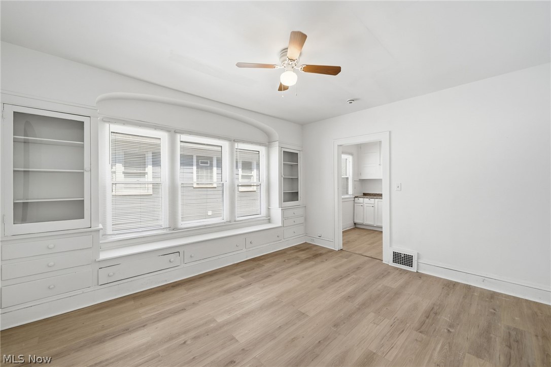 829 Helmsdale Road Cleveland, OH 44112 - Photo 14 of 26