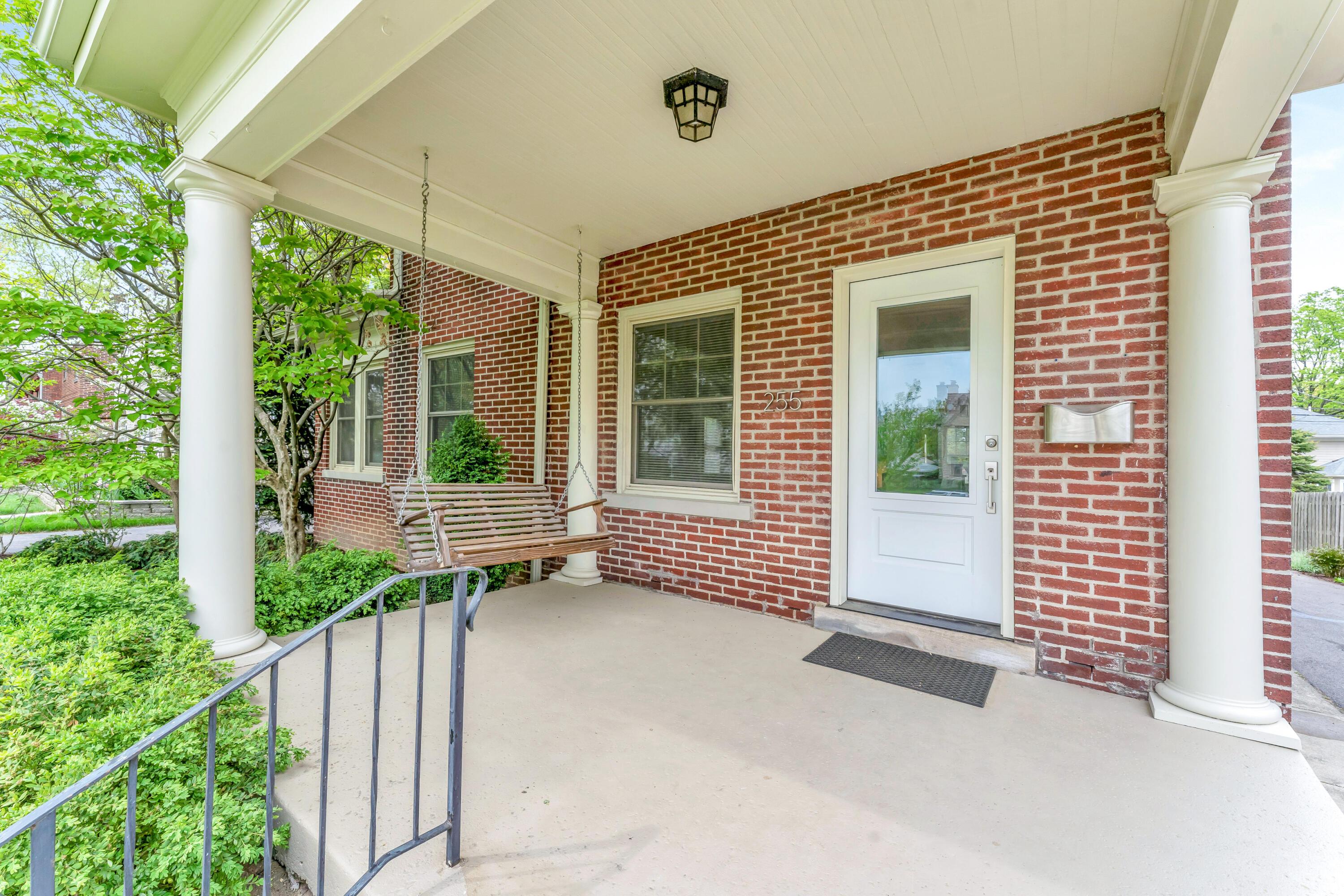 255 South Ardmore Road Columbus, OH 43209 - Photo 3 of 50