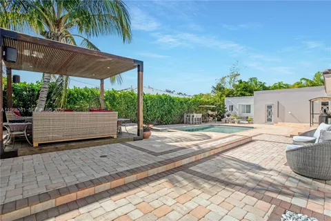$5,495,000 | 500 94th Street, Surfside, FL 33154