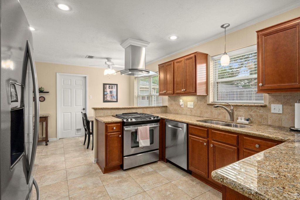 7615 Litchfield Lane Spring, TX 77379 - Photo 8 of 41