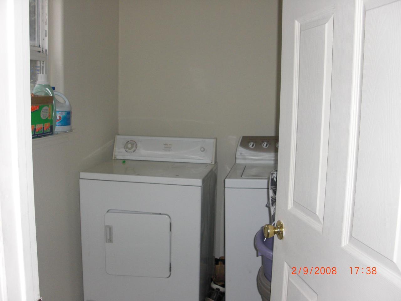 3851 Hudson Road Outlook, WA 98938 - Photo 7 of 7 a utility room with dryer and washer