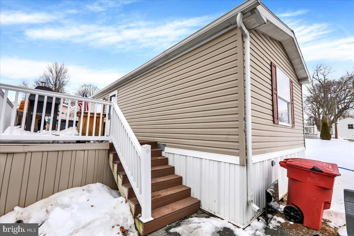 125 Tuckerton Road, Unit 916 Reading, PA 19605 - Photo 2 of 19 a view of entryway with staircase