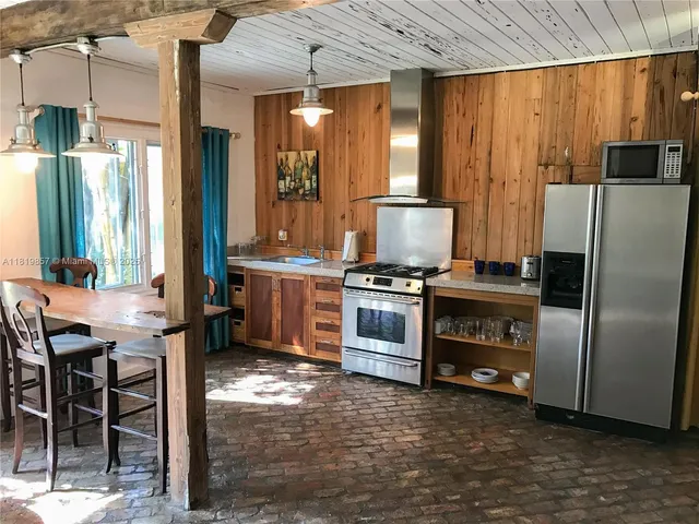 $5,995,000 | 2050 Alton Road, Miami Beach, FL 33140