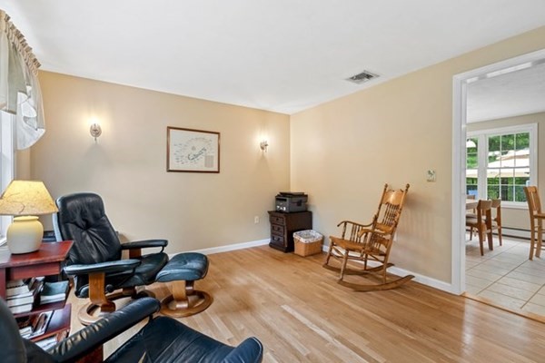 86 Hunter Road Uxbridge, MA 01569 - Photo 11 of 36