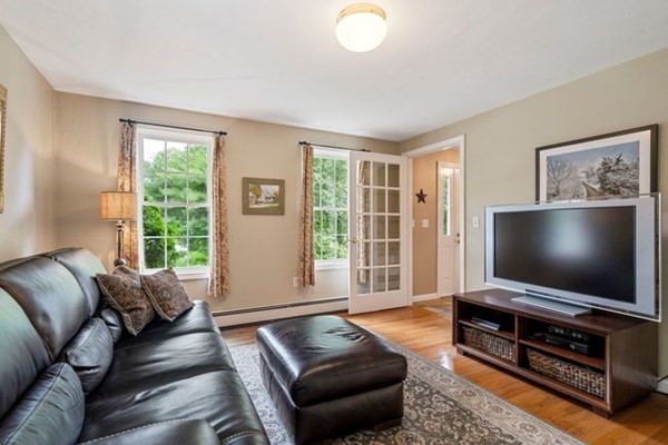 86 Hunter Road Uxbridge, MA 01569 - Photo 2 of 36