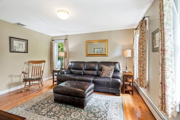 86 Hunter Road Uxbridge, MA 01569 - Photo 3 of 36