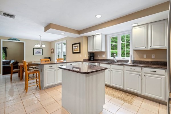 86 Hunter Road Uxbridge, MA 01569 - Photo 8 of 36