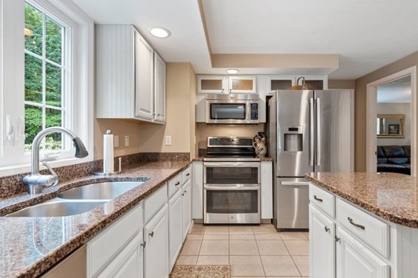 86 Hunter Road Uxbridge, MA 01569 - Photo 9 of 36