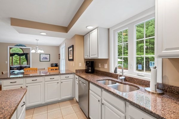 86 Hunter Road Uxbridge, MA 01569 - Photo 10 of 36