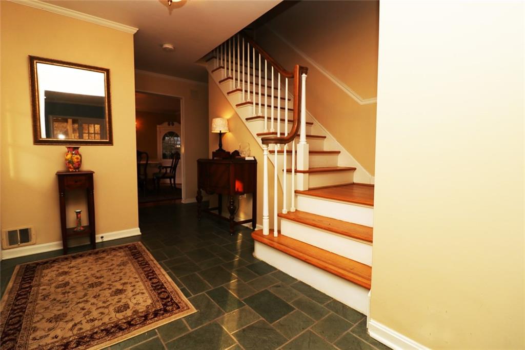 554 Trotwood Ridge Road Upper St. Clair, PA 15241 - Photo 5 of 25 Gallery Image 5