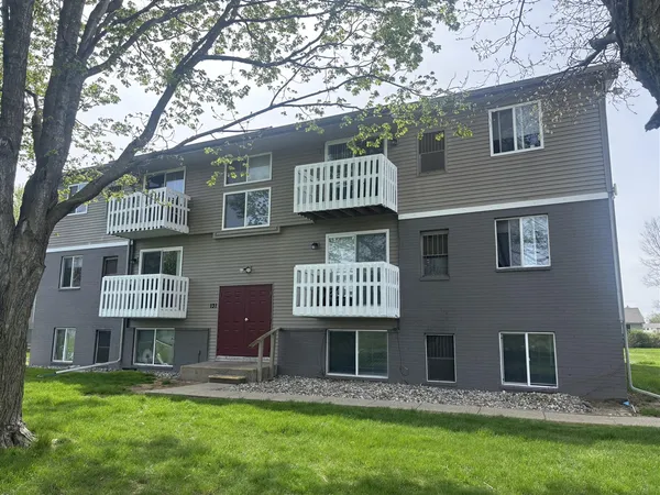 $995 | 131 Canfield Street, Unit : 2 / BLDG: 131, Milan, MI 48160