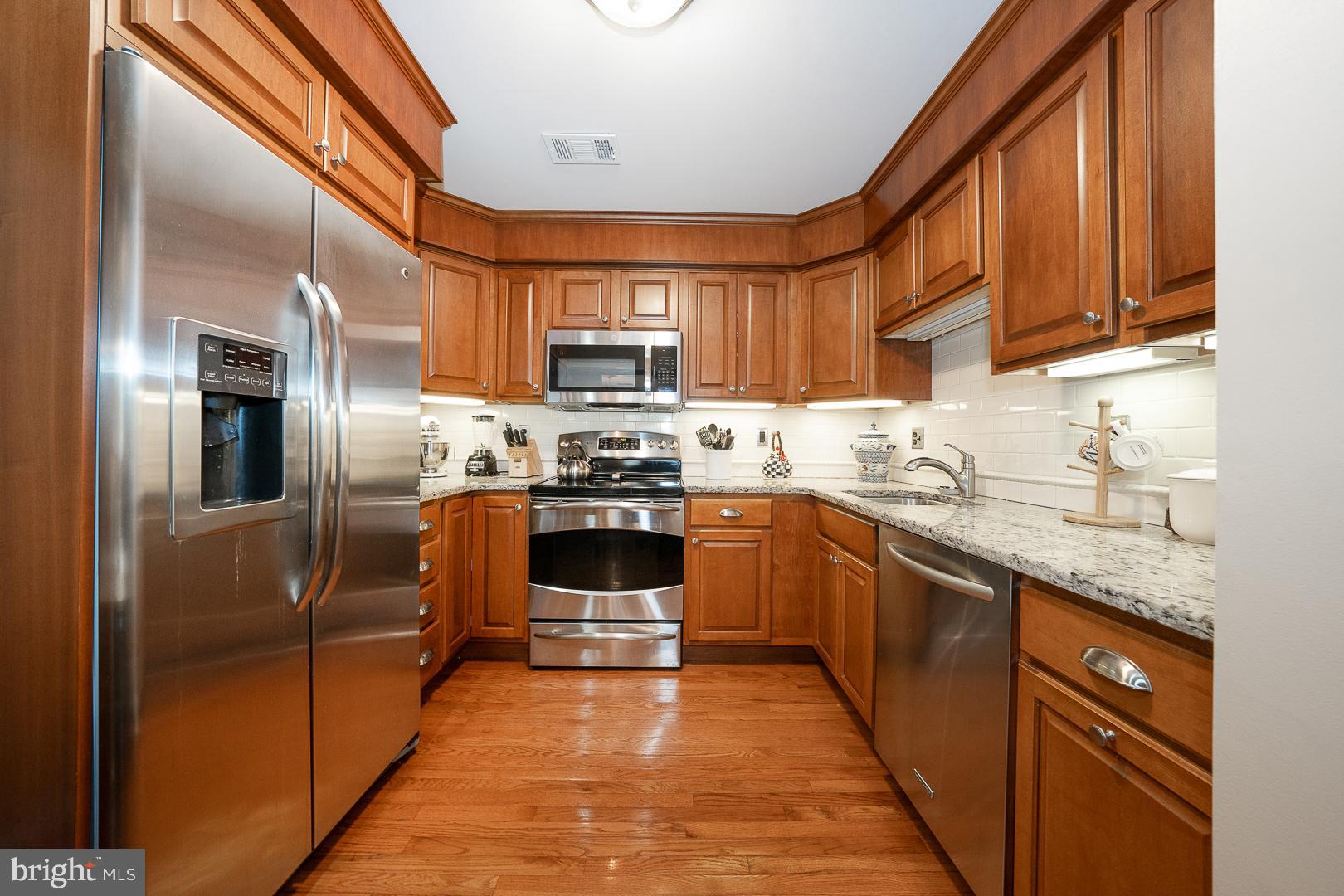 112 Lantoga Road, Unit B Wayne, PA 19087 - Photo 10 of 24 Kitchen
