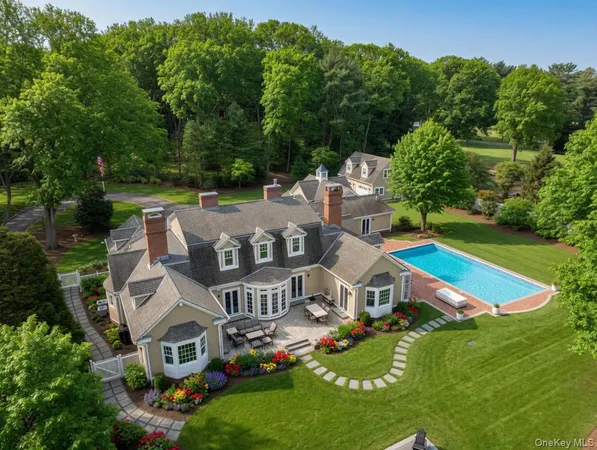 $4,450,000 | 84 Cove Neck Road, Cove Neck, NY 11771