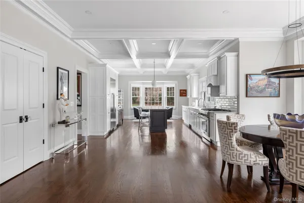 $4,450,000 | 84 Cove Neck Road, Cove Neck, NY 11771