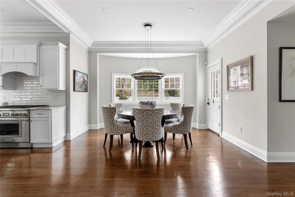 $4,450,000 | 84 Cove Neck Road, Cove Neck, NY 11771