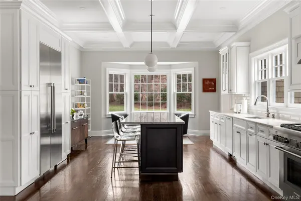 $4,450,000 | 84 Cove Neck Road, Cove Neck, NY 11771