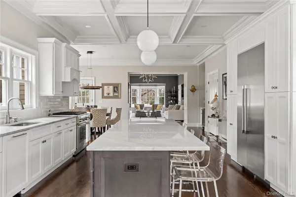 $4,450,000 | 84 Cove Neck Road, Cove Neck, NY 11771