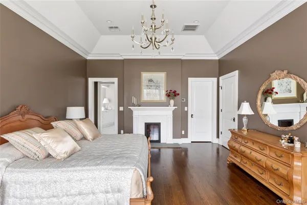 $4,450,000 | 84 Cove Neck Road, Cove Neck, NY 11771