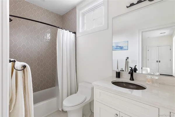 $4,450,000 | 84 Cove Neck Road, Cove Neck, NY 11771