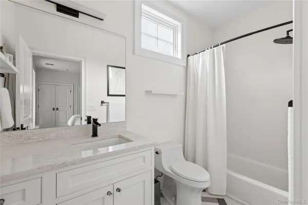 $4,450,000 | 84 Cove Neck Road, Cove Neck, NY 11771