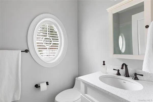 $4,450,000 | 84 Cove Neck Road, Cove Neck, NY 11771